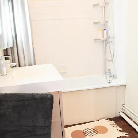 T2 Cozy, Quiet, Parking & Near Bordeaux And Airport Apartment